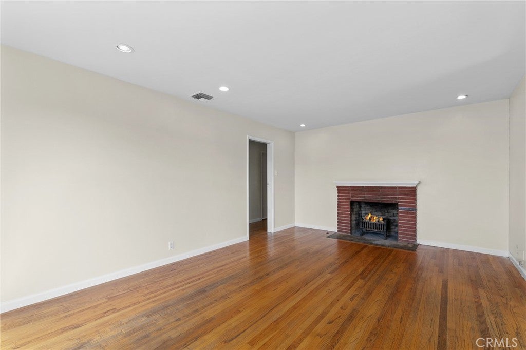 8925 Youngdale