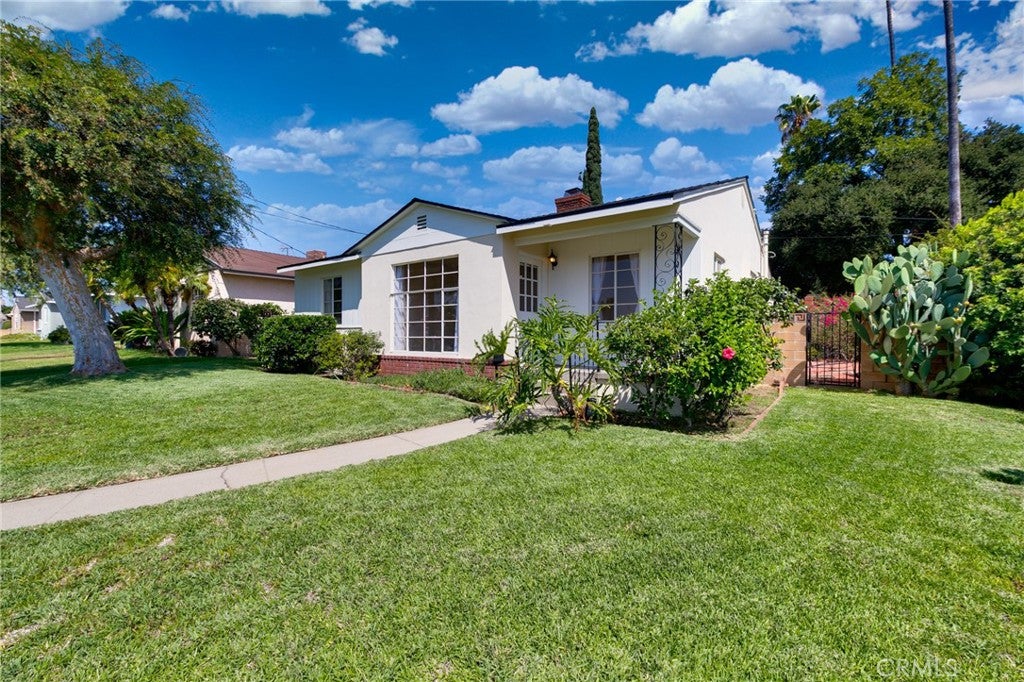 8925 Youngdale