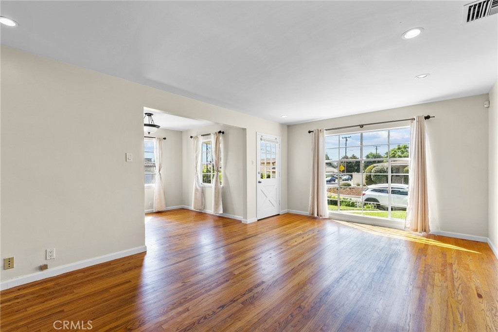 8925 Youngdale