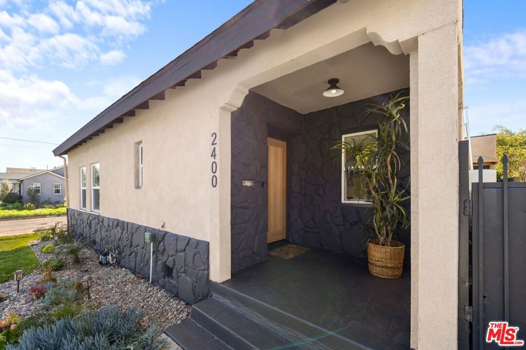 Photo of 2400 W 74th Street, Los Angeles, CA 90043 (MLS # 25598621)