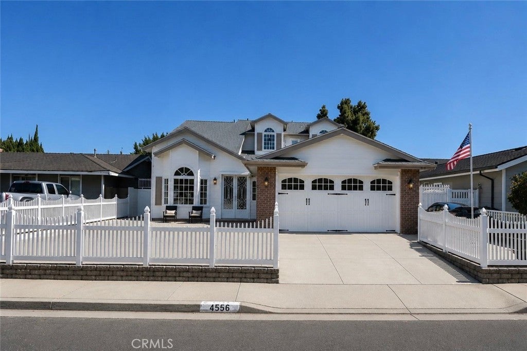 4556 Guava Ave