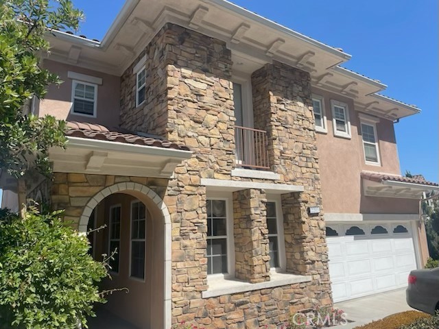 3 Bedroom 4 Bath home with lots of potential. A good sized home with 3512 sq ft & lot size of 6276 sq ft . View of city of LA, walk to park, close to shopping, freeways, restaurants. This home needs some TLC