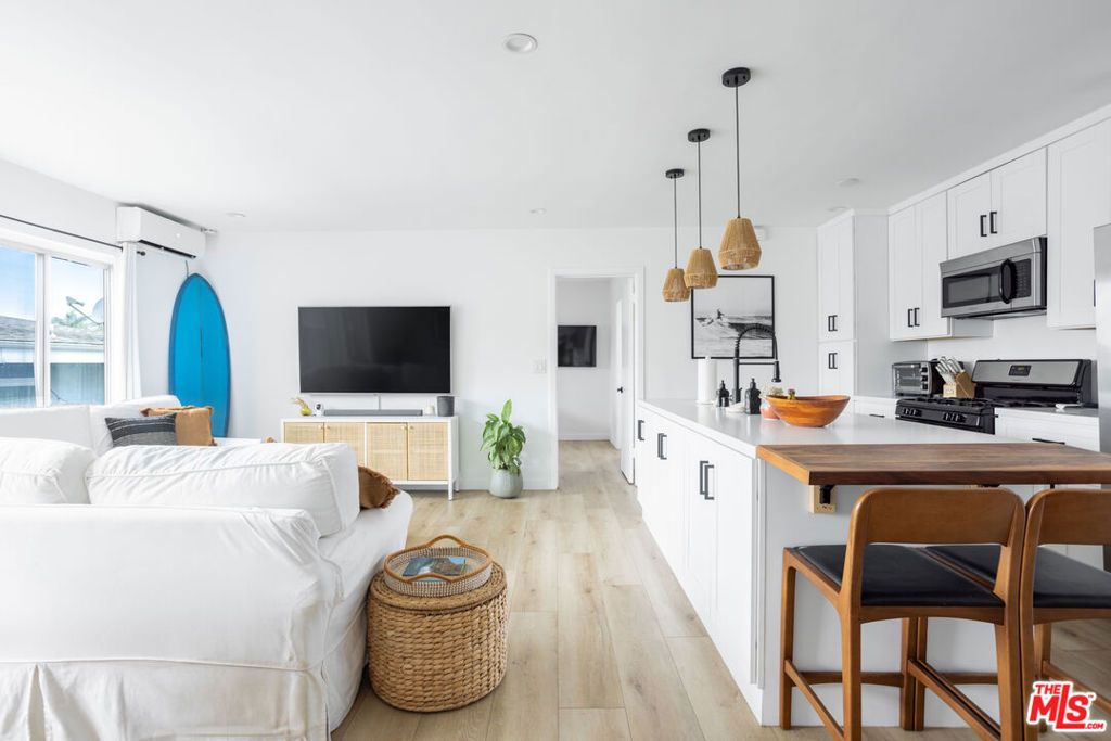 Photo of 2241 Virginia Avenue #11, Santa Monica, CA 90404 (MLS # 25586925)