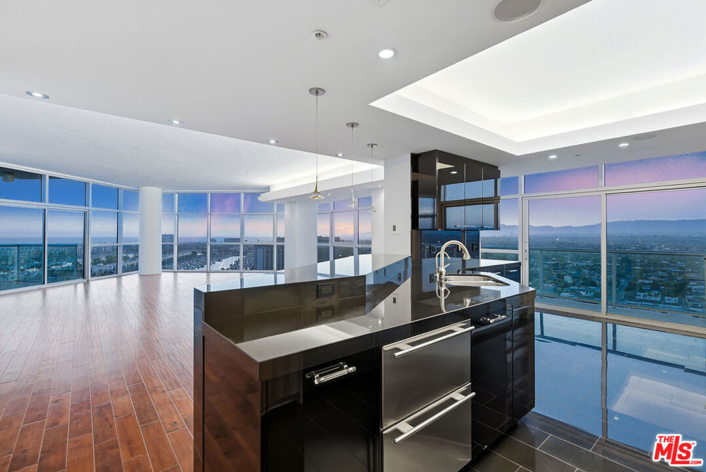 13700 Marina Pointe Drive 1903