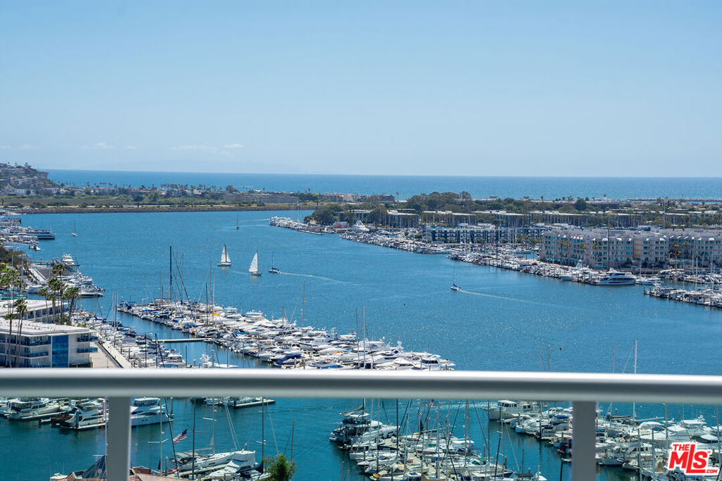 13700 Marina Pointe Drive 1903