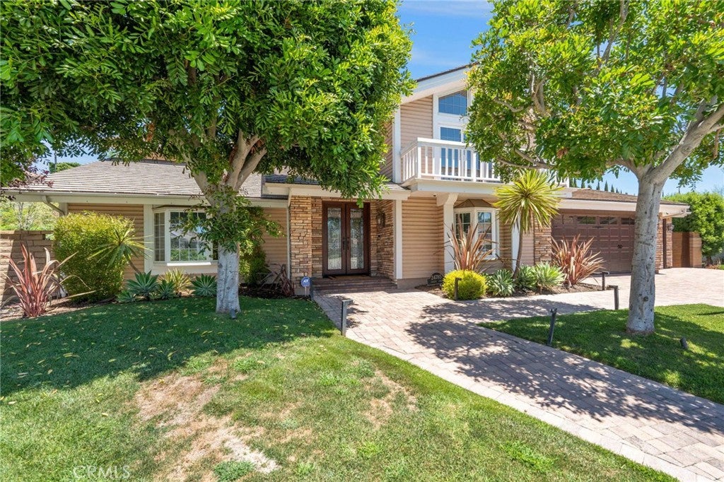 24785 Queens Court