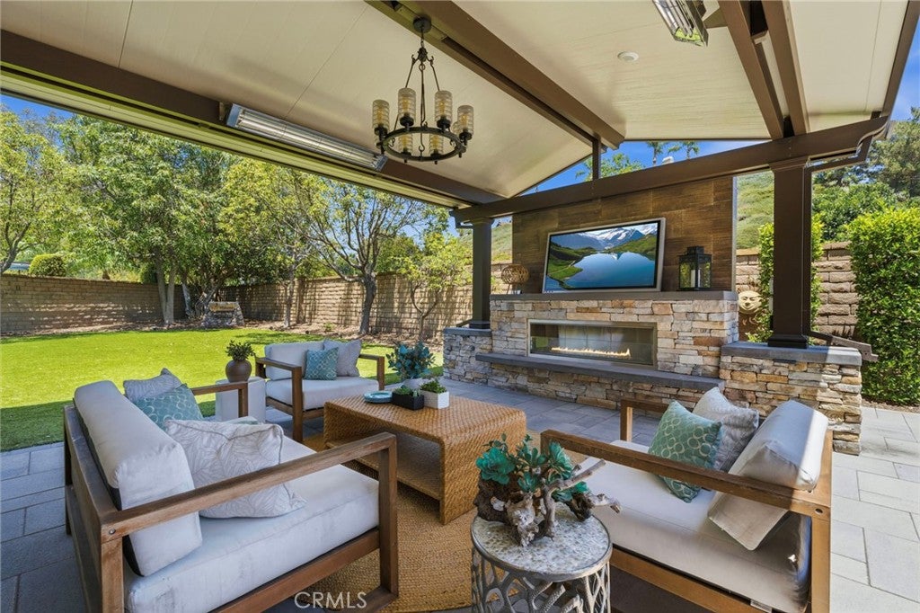 24785 Queens Court