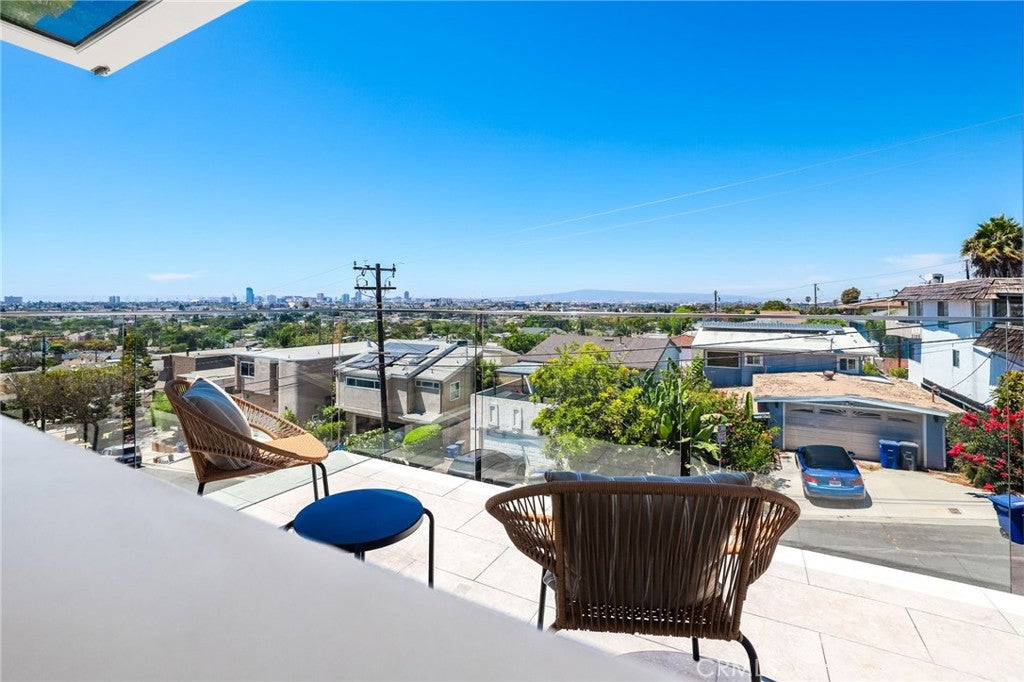 2076 Stanley Avenue, Signal Hill CA 90755