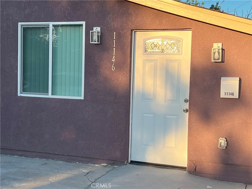 Beautiful approx. 500 sq ft ADU in the heart of Granada Hills. This stylish 1-bedroom, 1-bath unit is a brand-new garage conversion offering privacy, convenience, and modern amenities in a quiet residential neighborhood.
Features Include:
Spacious open layout with sleek finishes and natural light
Private in-unit washer & dryer for ultimate convenience
Full kitchen with refrigerator and modern appliances included
All new construction with contemporary design touches
Water and gas utilities included in rent
Separate electric meter for tenant
Dedicated entrance and private living space
Lease Terms:
1-year lease
Security deposit required
Applicant Screening Link:
https://apply.link/p3QPkd0
