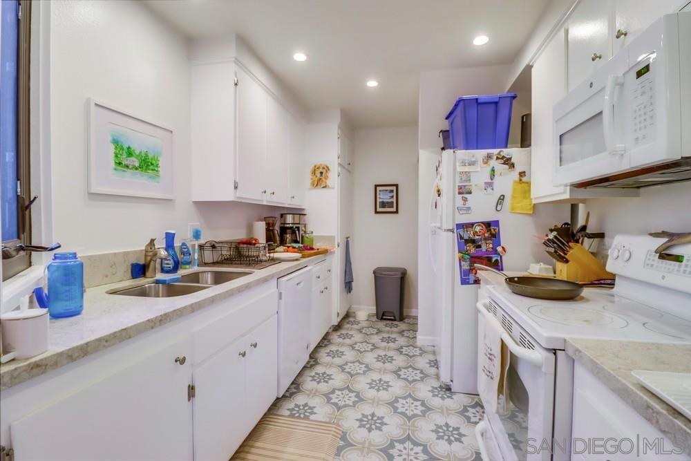 Maid service included! Point Loma corner townhouse centrally located, close to Liberty Station, Ocean Beach, shopping and top quality restaurants! Plenty of light and storage. Three balconies for relaxing. Large, attached, private 2 car garage. Community area including a party room, swimming pool, spa, tennis, basketball and playground. Wonderful community for dog owners. No cats allowed.