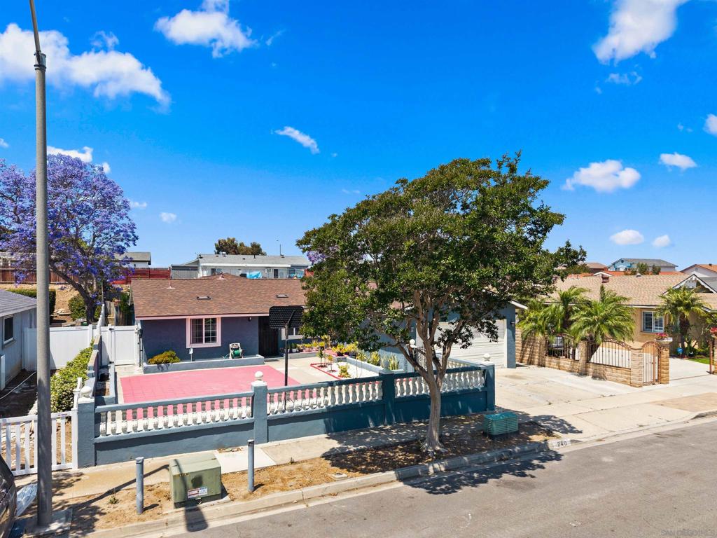 240 Ledgewood Ln Ln, San Diego CA 92114