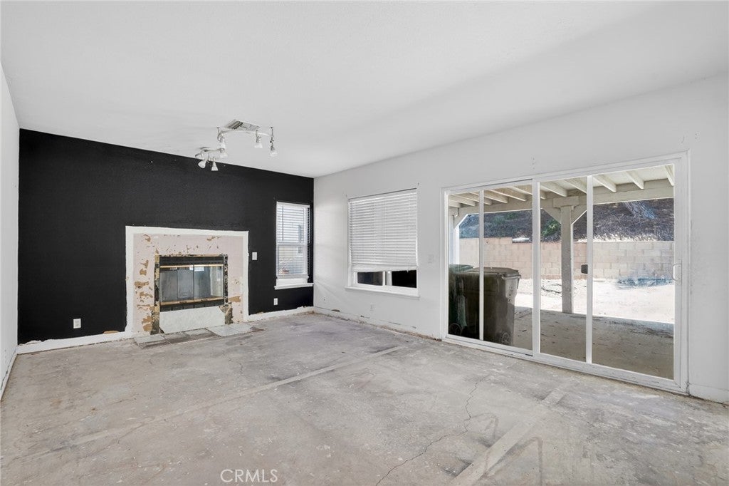 6910 Sycamore