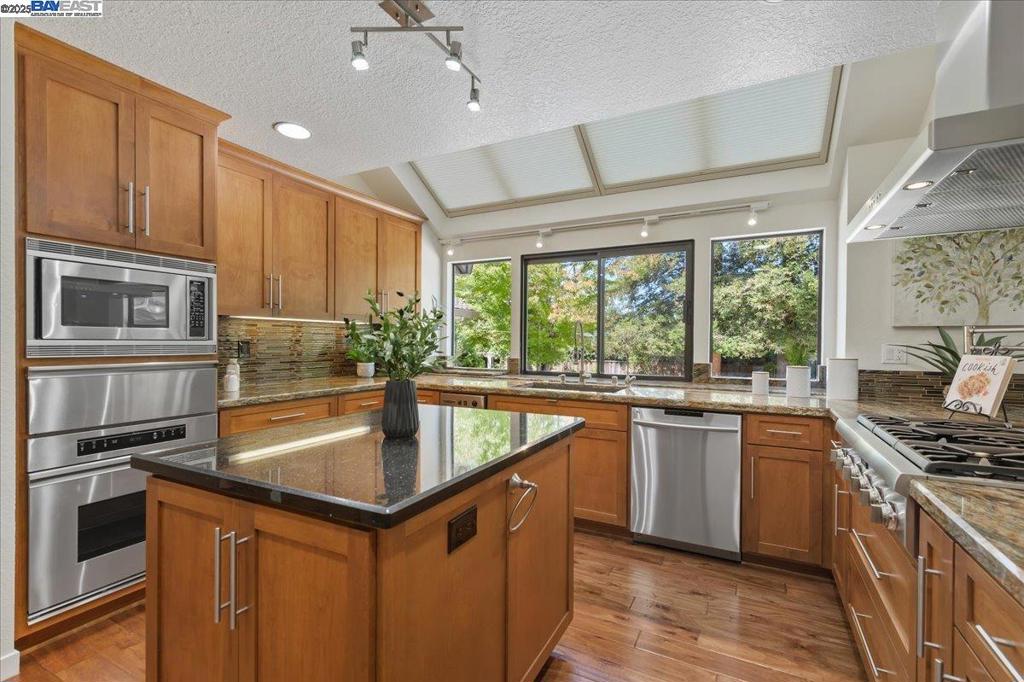 THE VINEYARDS - Residential