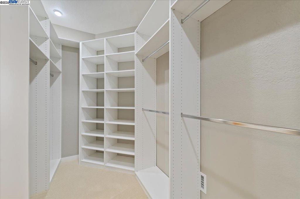 THE VINEYARDS - Residential