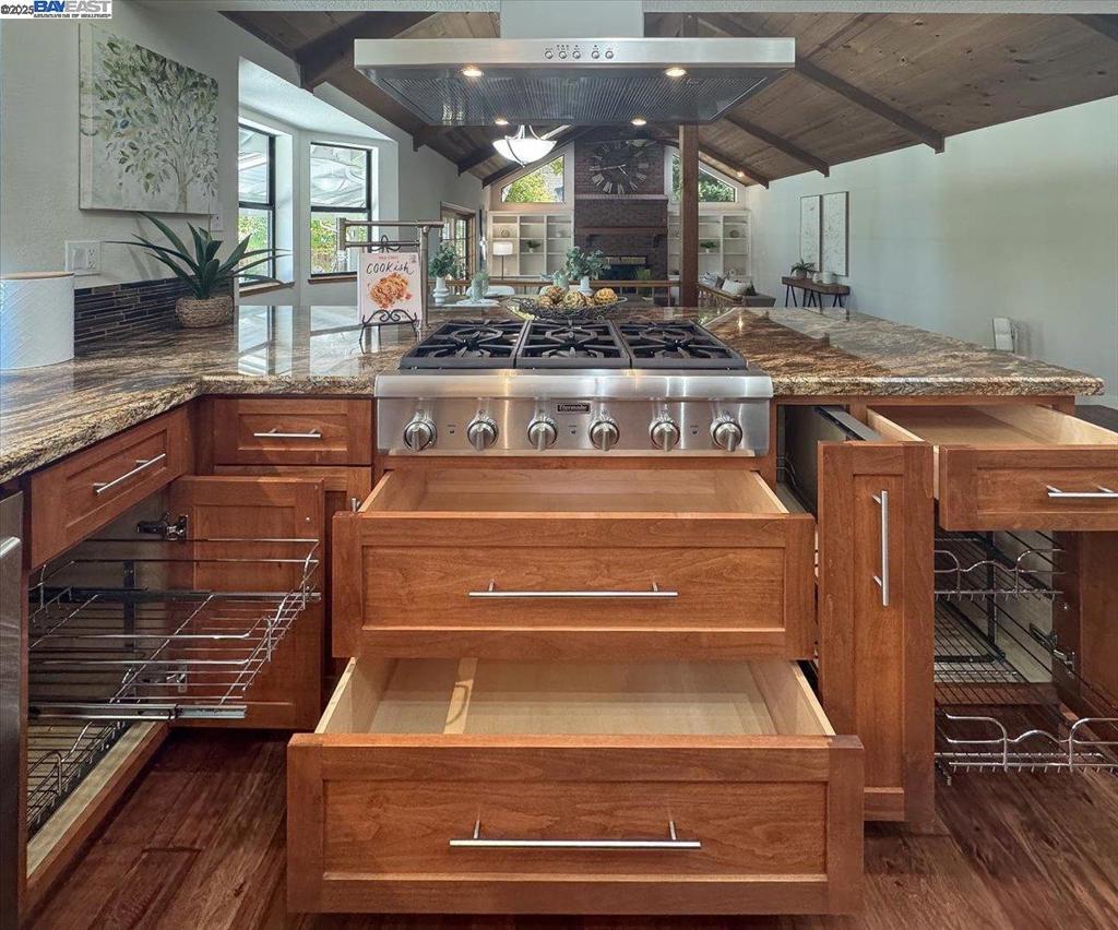 THE VINEYARDS - Residential