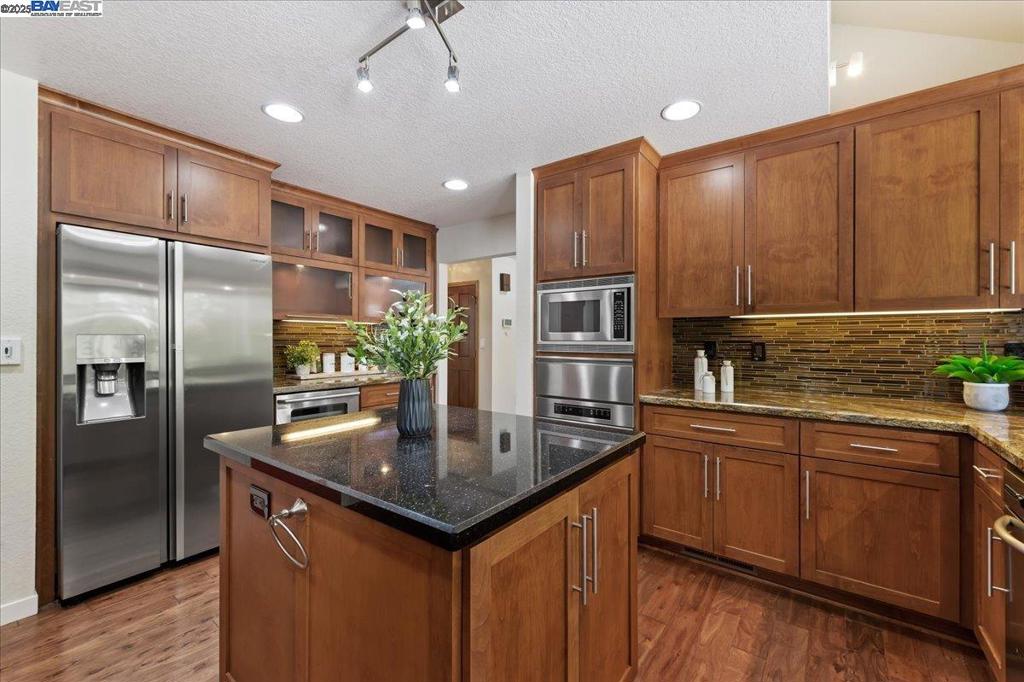 THE VINEYARDS - Residential