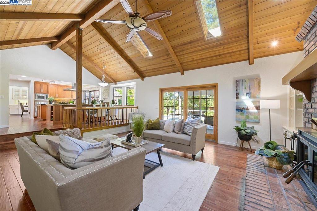 THE VINEYARDS - Residential