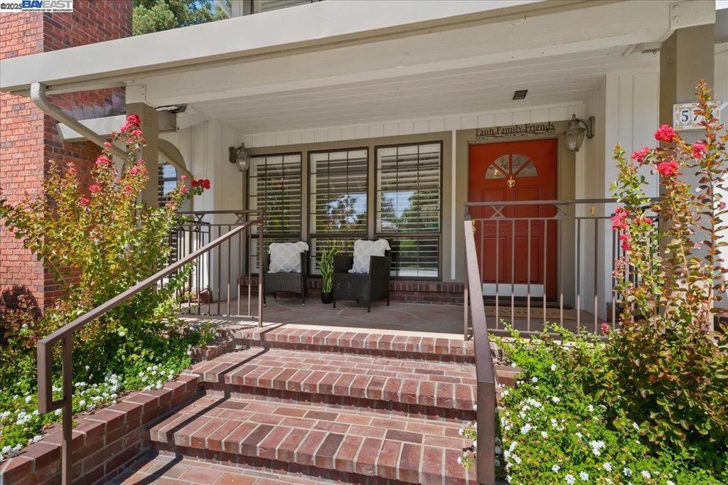 THE VINEYARDS - Residential