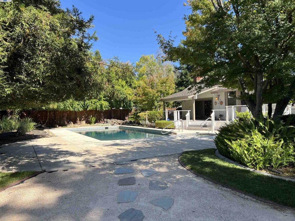 THE VINEYARDS - Residential