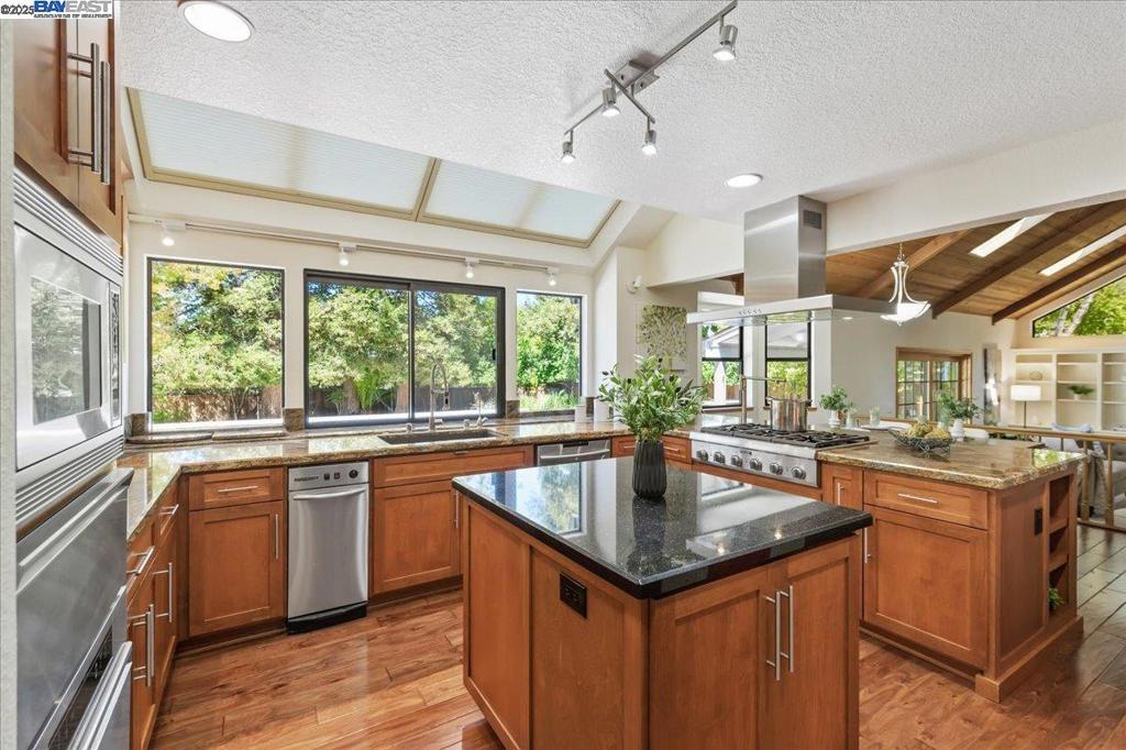 THE VINEYARDS - Residential