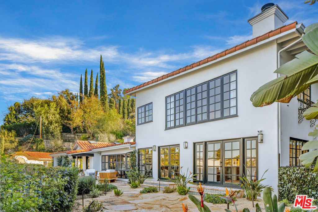 3646 Sunswept Drive