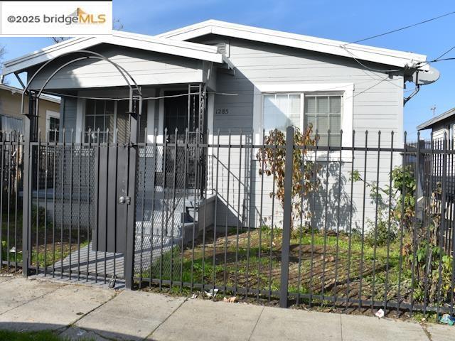 E OAKLAND - Residential Lease