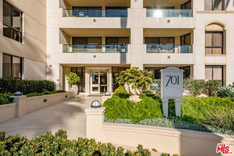 Tiny photo for 701 Ocean Avenue #PHD, Santa Monica, CA 90402 (MLS # 26652437)