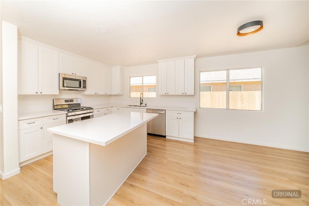 13555 Winewood