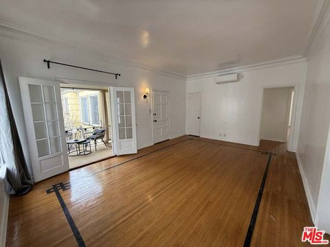 Photo of 157 N La Peer Drive #D, Beverly Hills, CA 90211 (MLS # 26673217)