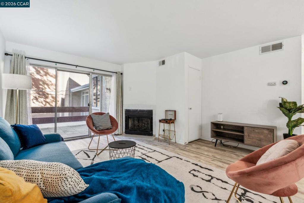 2121 Vale Rd 121