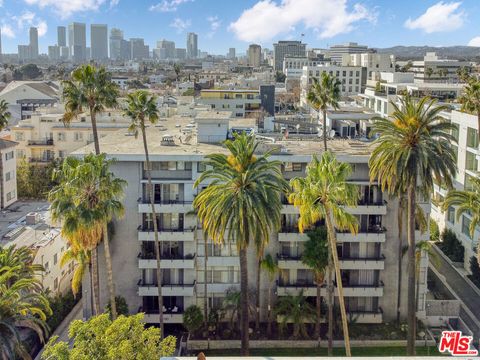 Photo of 121 S Palm Drive #203, Beverly Hills, CA 90212 (MLS # 26632397)