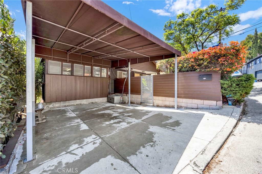 579 Crane Boulevard