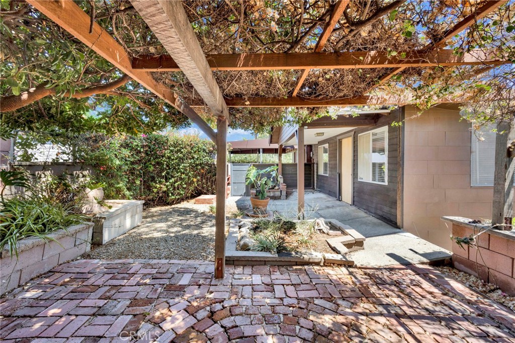 579 Crane Boulevard