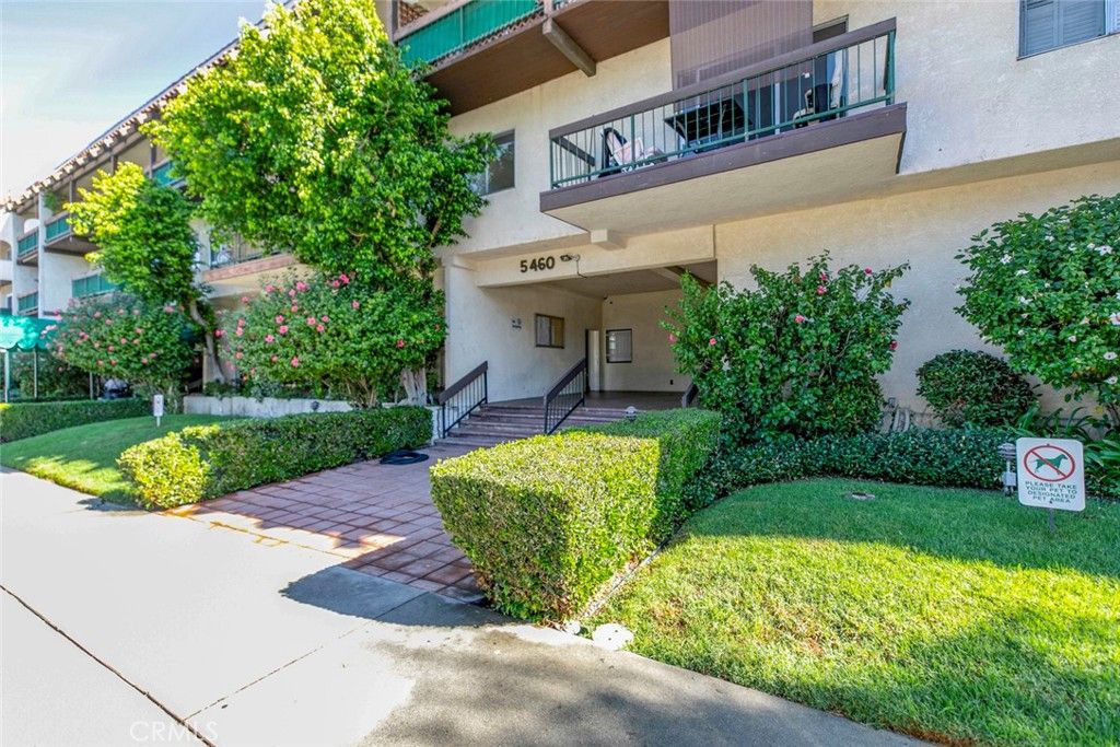 Photo of 5460 White Oak Avenue #C330, Encino, CA 91316 (MLS # GD25257453)