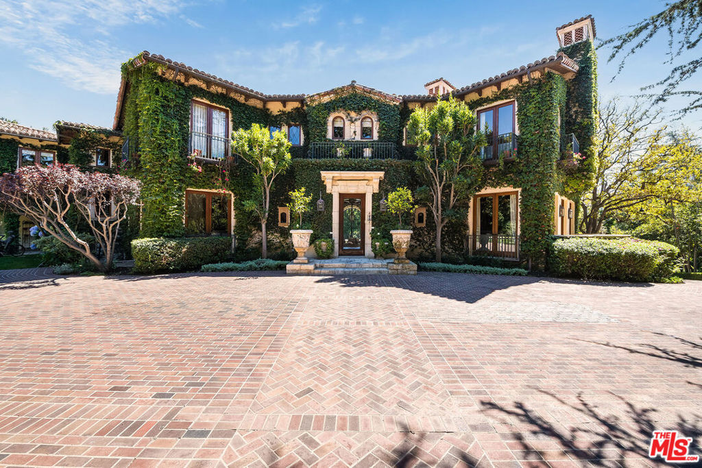 1550 Amalfi Drive
