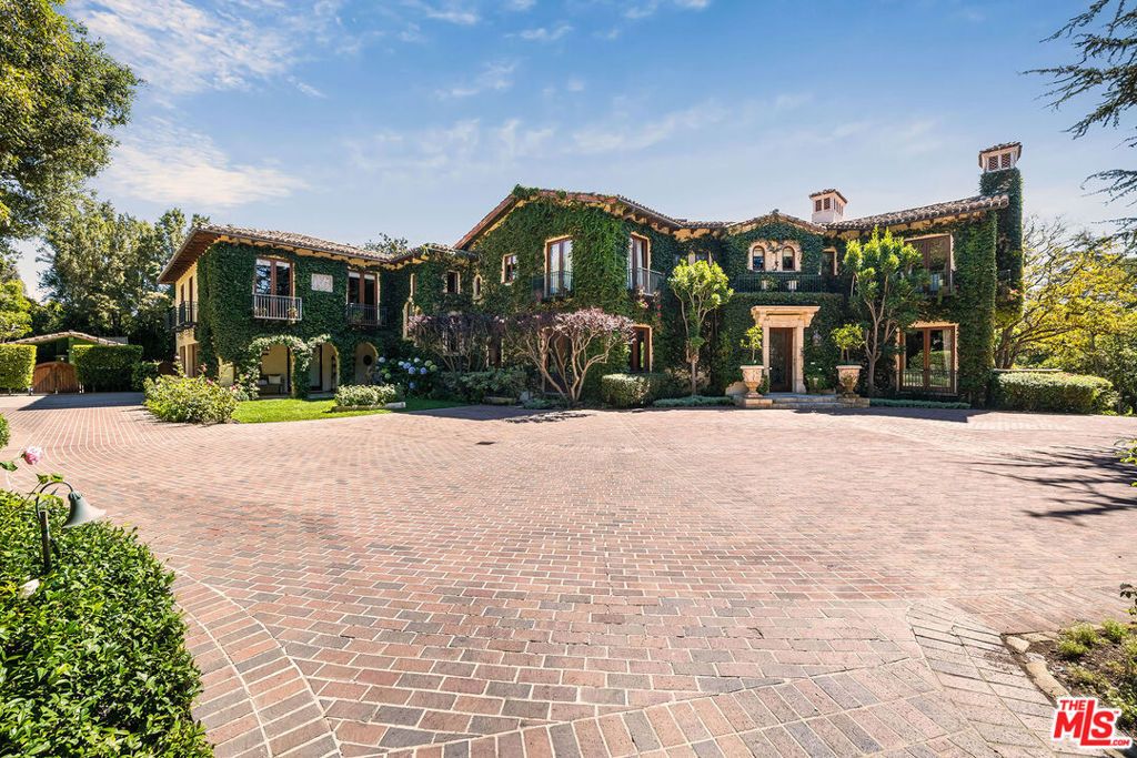 Photo of 1550 Amalfi Drive, Pacific Palisades, CA 90272 (MLS # 25591529)