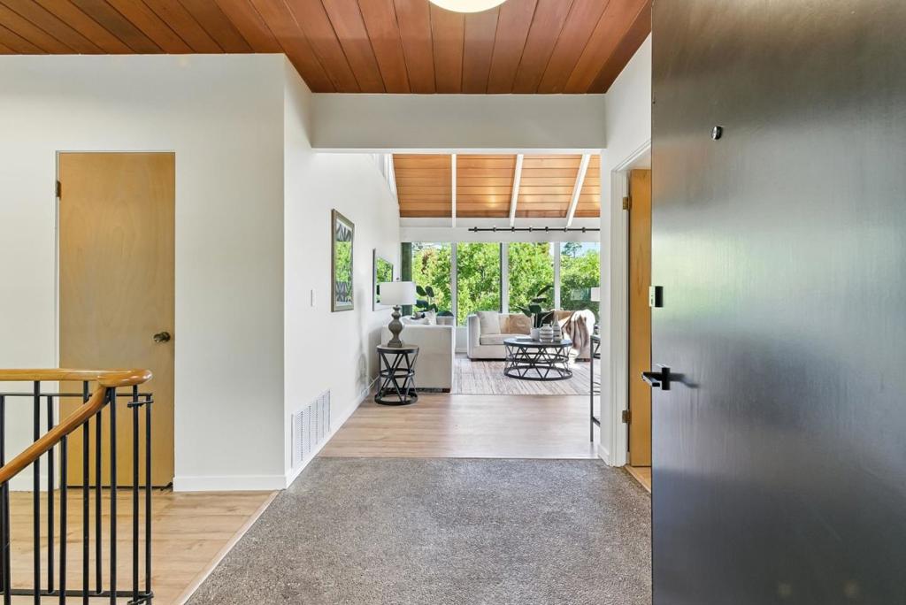 3909 Pepper Tree Court