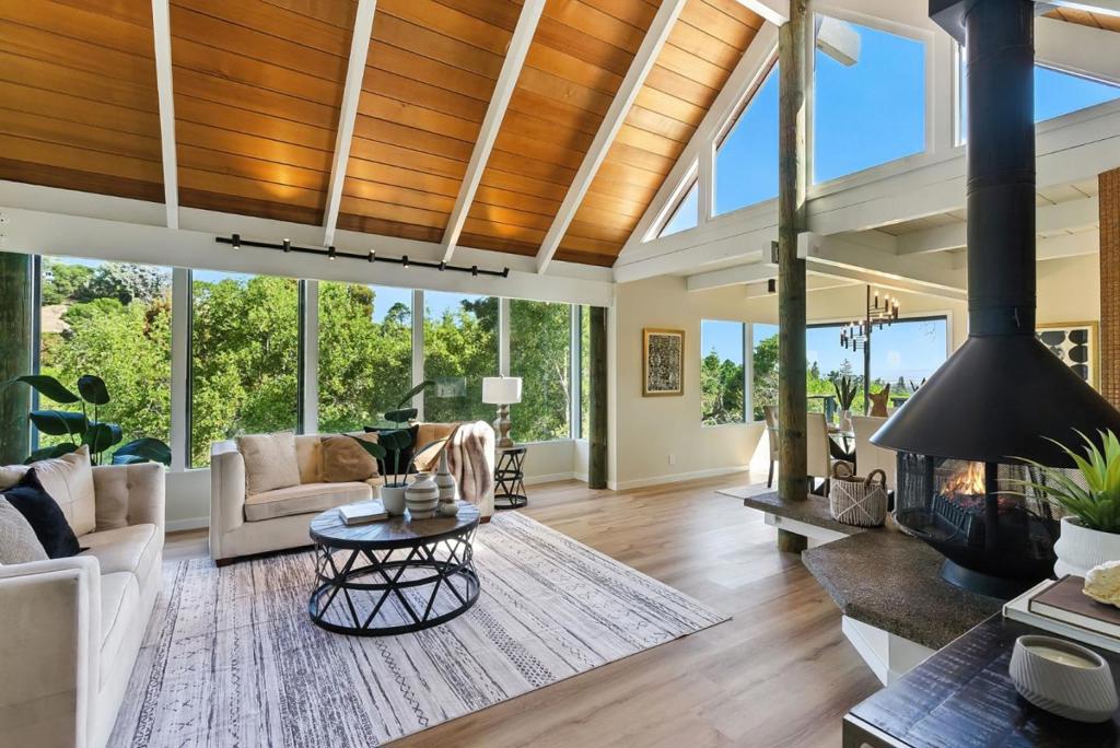 3909 Pepper Tree Court