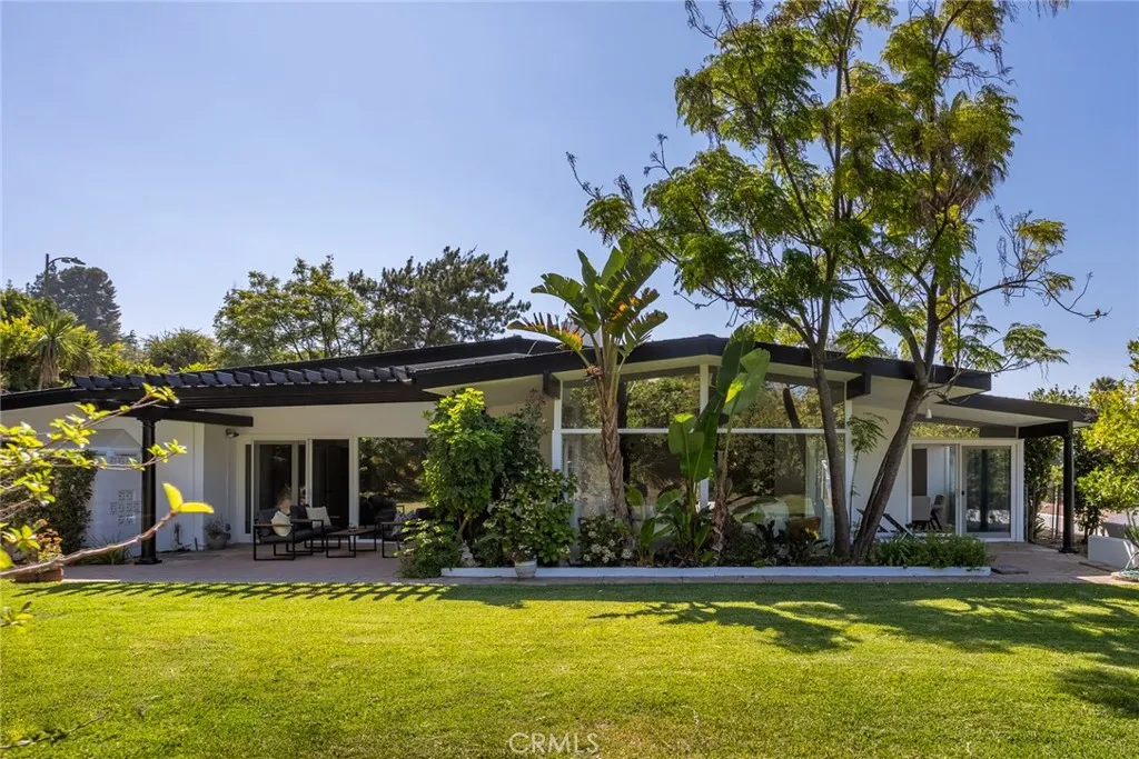 Sherman Oaks, California 91403, United States, 3 Bedrooms Bedrooms, ,3 BathroomsBathrooms,Residential,Active,193627