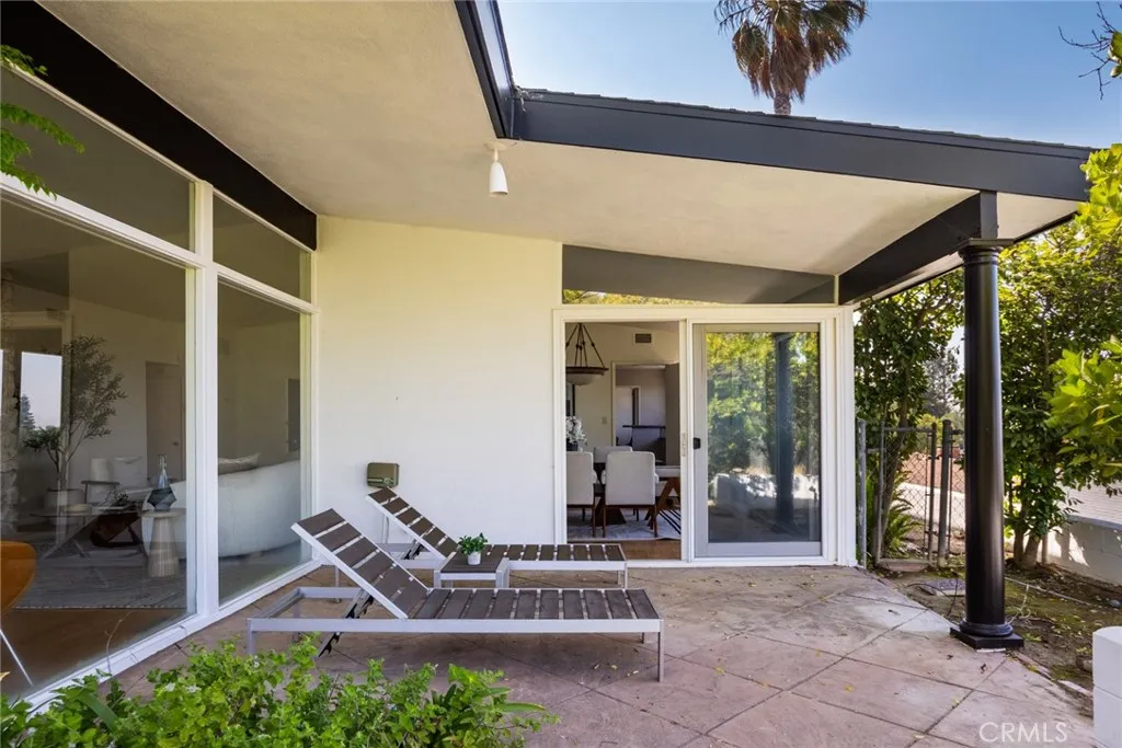 Sherman Oaks, California 91403, United States, 3 Bedrooms Bedrooms, ,3 BathroomsBathrooms,Residential,Active,193627