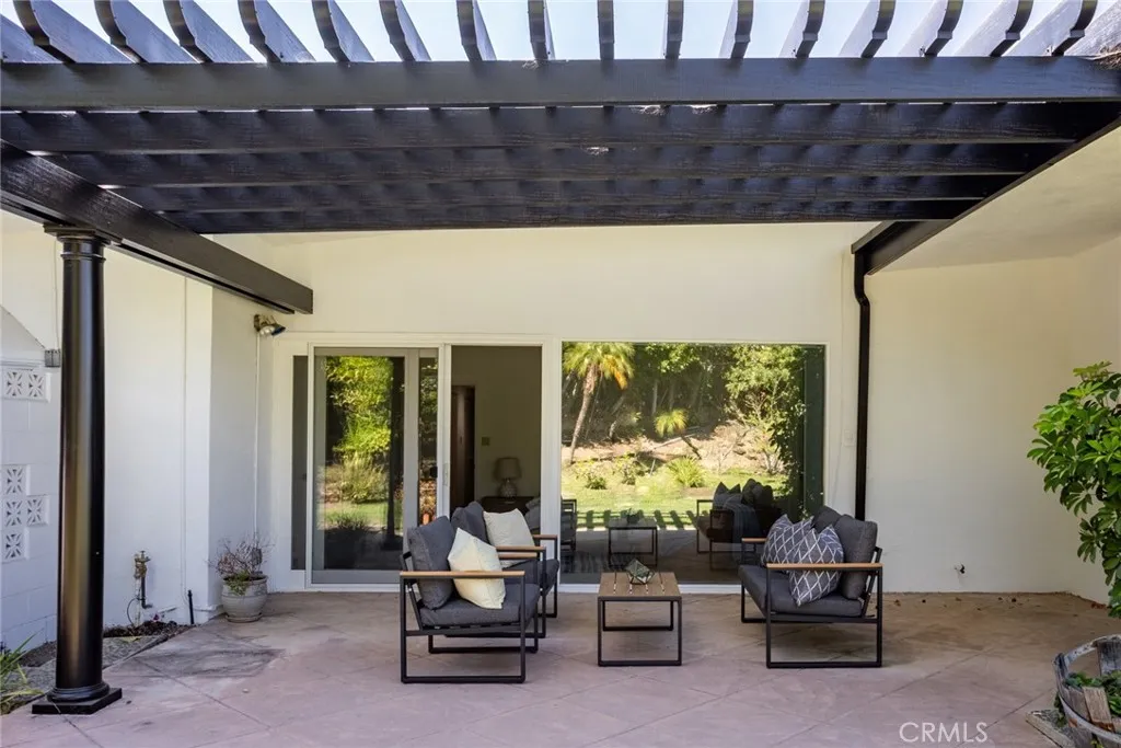 Sherman Oaks, California 91403, United States, 3 Bedrooms Bedrooms, ,3 BathroomsBathrooms,Residential,Active,193627