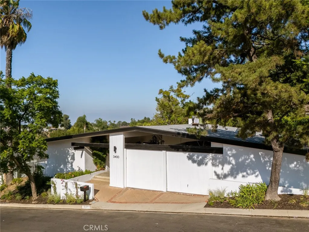 Sherman Oaks, California 91403, United States, 3 Bedrooms Bedrooms, ,3 BathroomsBathrooms,Residential,Active,193627