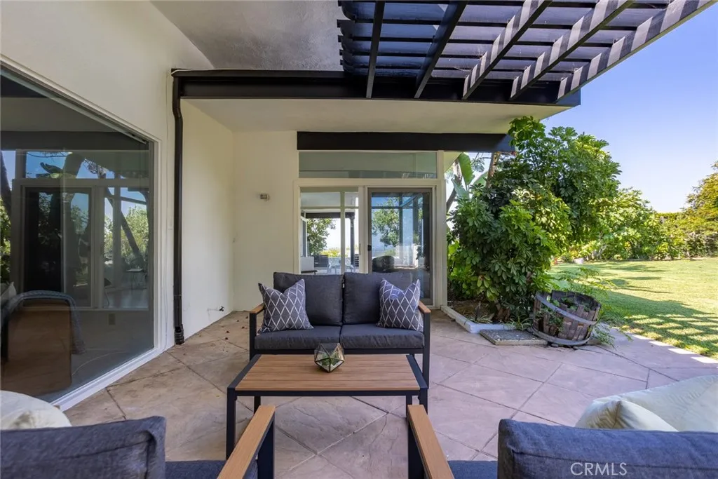 Sherman Oaks, California 91403, United States, 3 Bedrooms Bedrooms, ,3 BathroomsBathrooms,Residential,Active,193627