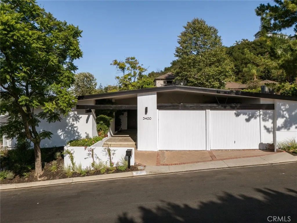Sherman Oaks, California 91403, United States, 3 Bedrooms Bedrooms, ,3 BathroomsBathrooms,Residential,Active,193627