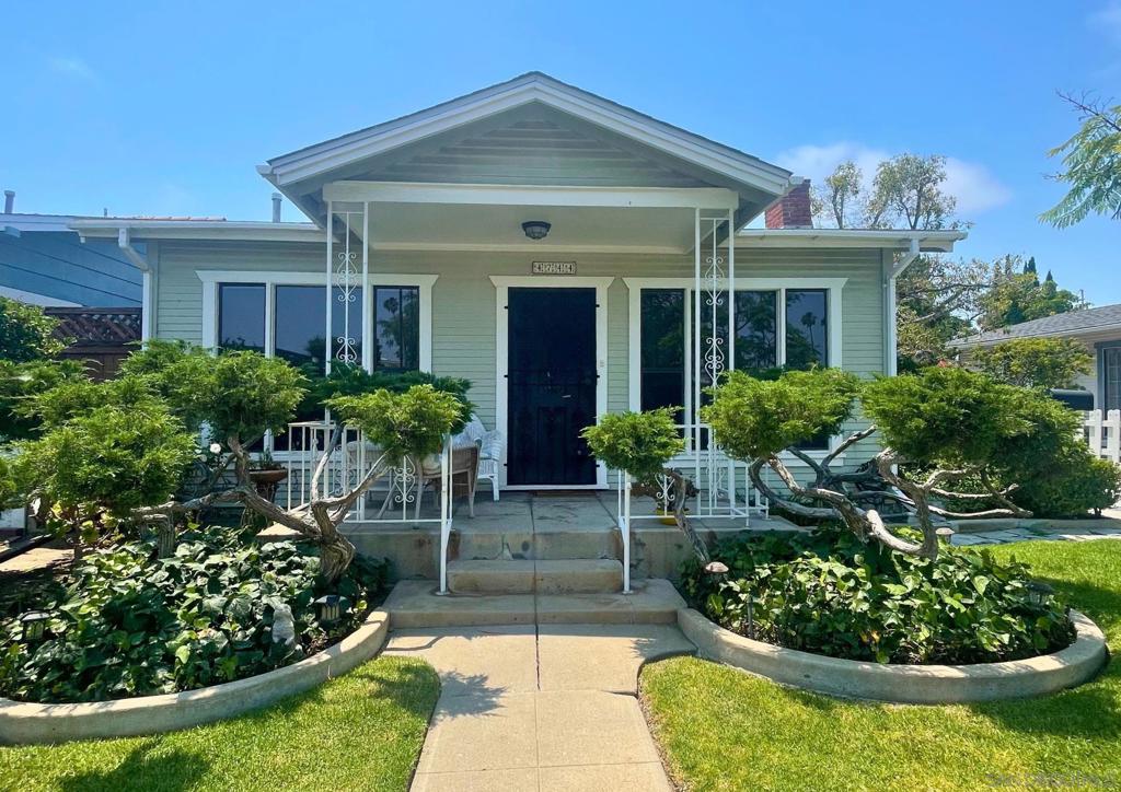Beautifully maintained home located in the vibrant University Heights neighborhood. This inviting residence features a blend of hardwood and carpet flooring, central A/C, and a spacious living area perfect for relaxing or entertaining. The kitchen comes equipped with a refrigerator and oven, and the home offers shared laundry and convenient off-street parking. Just minutes from restaurants, shops, and parks, this home offers the best of urban living in a quiet residential setting.
