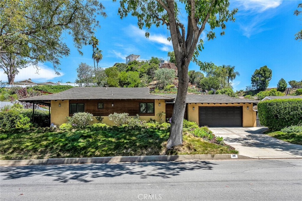 36 Encanto Drive
