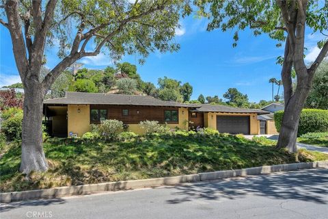 Photo of 36 Encanto Drive, Rolling Hills Estates, CA 90274 (MLS # PV26043381)