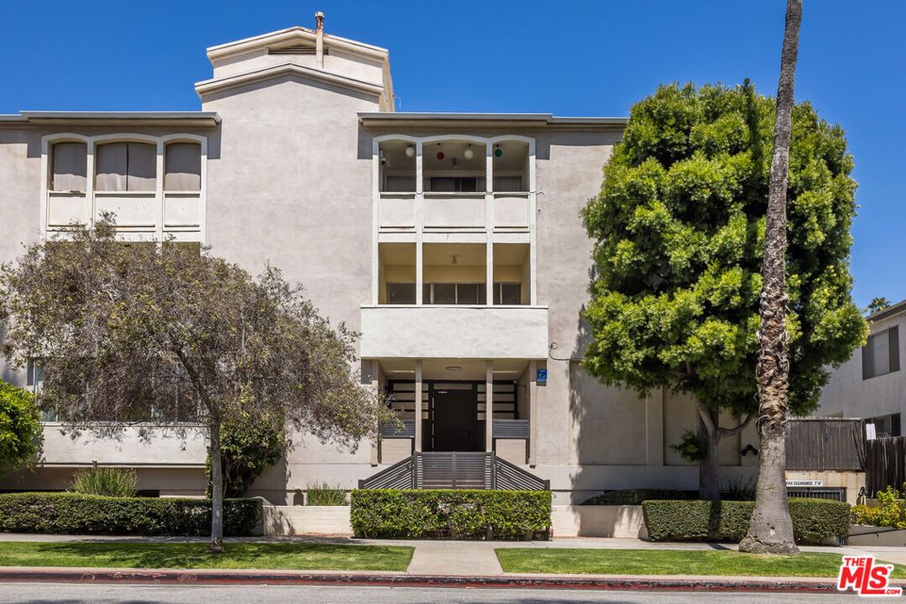 Photo of 1101 Lincoln Boulevard #1, Santa Monica, CA 90403 (MLS # 26827715)