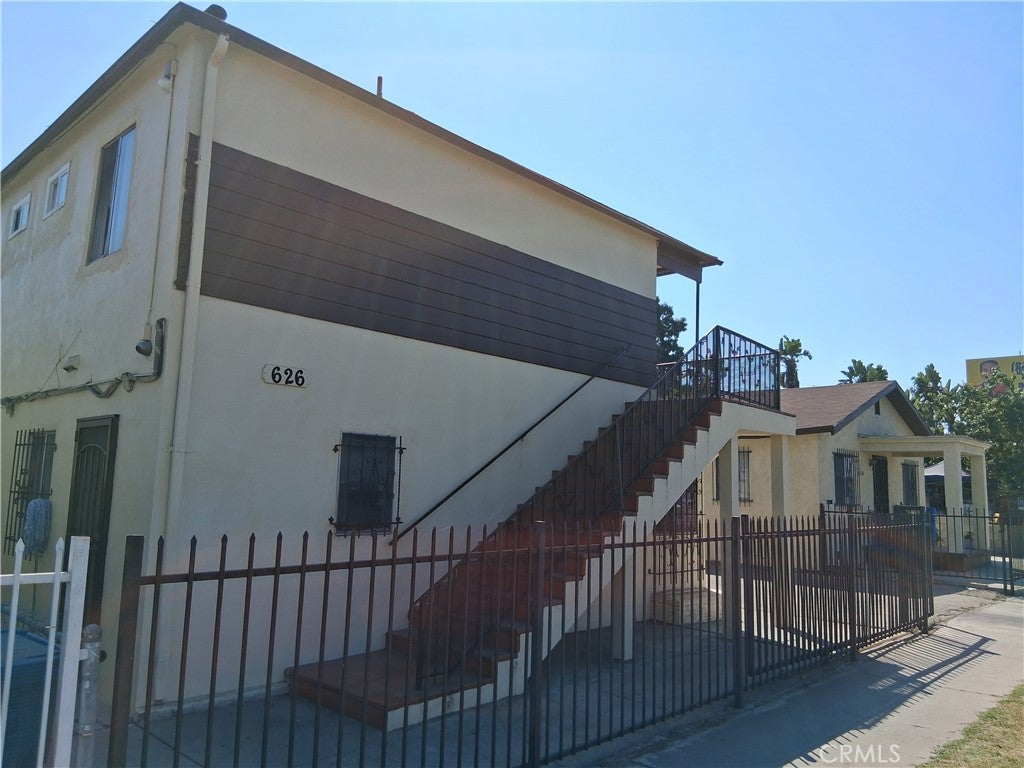 626 W Century