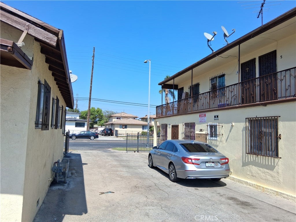 626 W Century